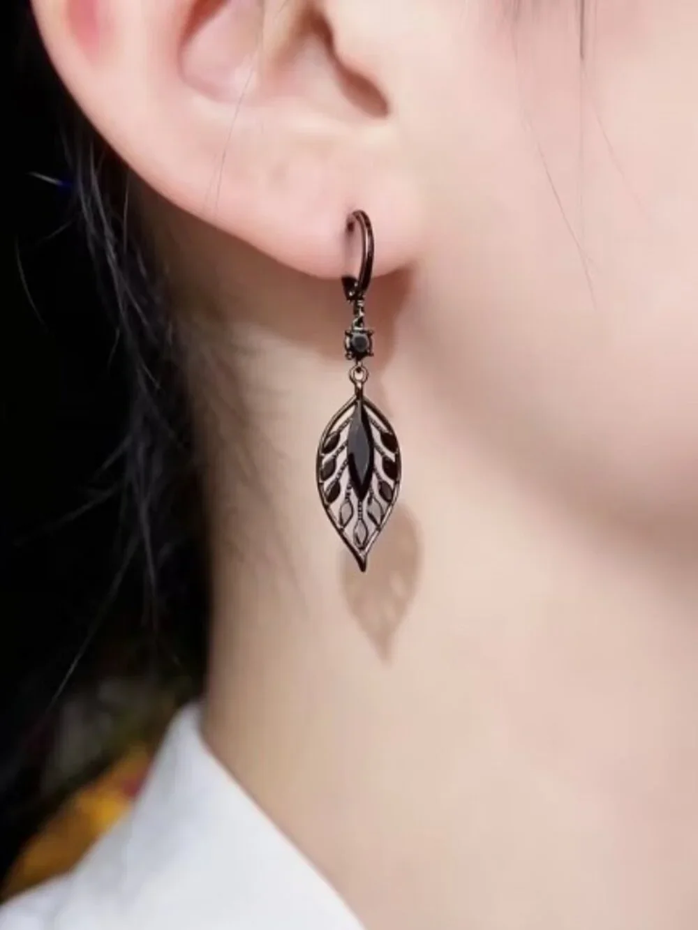 Leaf-shaped Drop Earrings Inlaid with Black Glass Gun Plated Black